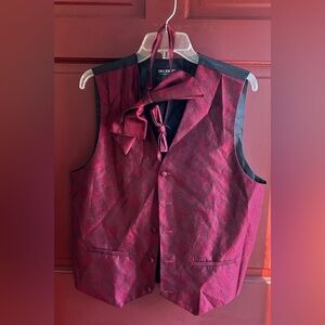 UMO LORENZO men's burgundy/black paisley print vest with bow tie, pocket hanky M